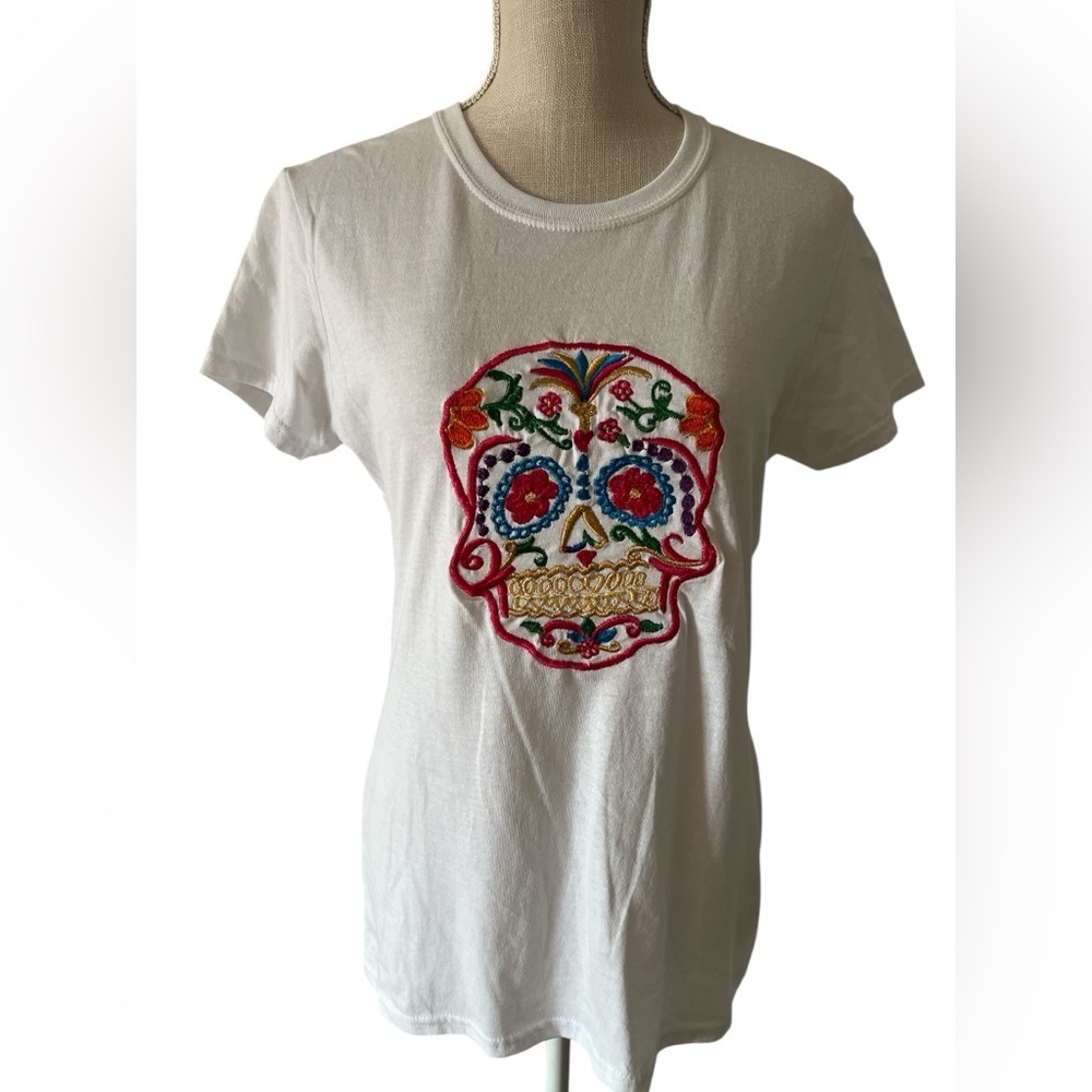 Embroidered Skull White T-Shirt Sz/L NEW.